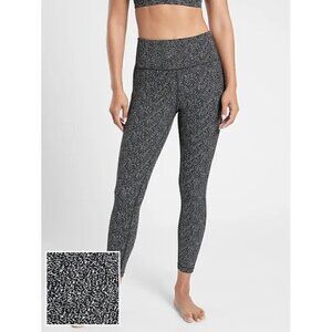Athleta Ultimate Stash Pocket 7/8 Tight Black & White Printed Medium